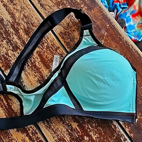 Victoria Secret Sport, Bra's 32 DD - Picture 13 of 13